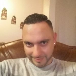 Meet your Posher, Dennis